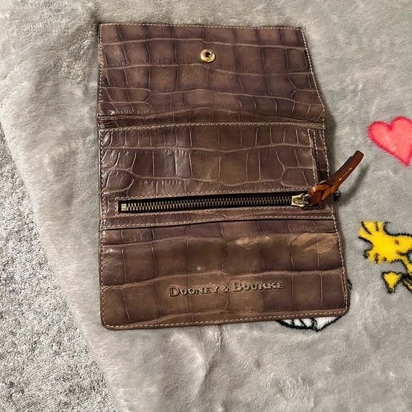 Dooney & Bourke wallet❤️ - Picture 2 of 5